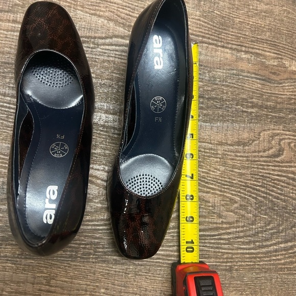 Ara Brown 9.5 NWOT “Luftpolster” Patent Leather Heels printed design underneath - Picture 8 of 16